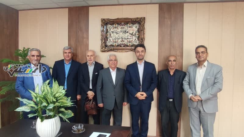 دیدار اعضای هیئترئیسه کانون بازنشستگان همکار با مدیرکل تأمیناجتماعی استان البرز