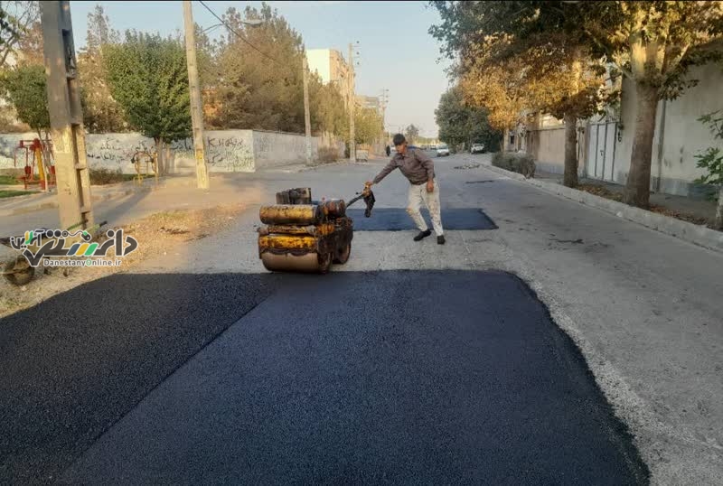 سرپرست منطقه یک شهرداری فردیس خبر داد: اجرای روزانه ۵ تن آسفالت برای لکهگیری آسفالت در معابر منطقه