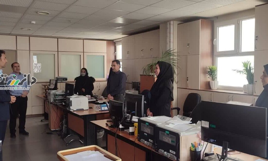 تجلیل مدیرکل تأمین اجتماعی استان البرز به مناسبت روز زن از کارمندان بانوی سازمان