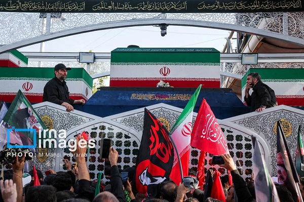 حضور پزشکیان در مراسم تشییع امام شهید امت