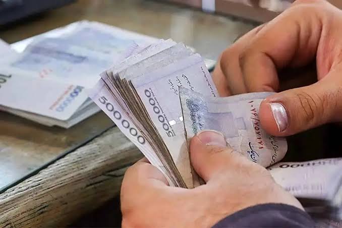 بررسی نحوه توزیع حقوق کارمندان دولت با استفاده از شبکه سامانههای متصل