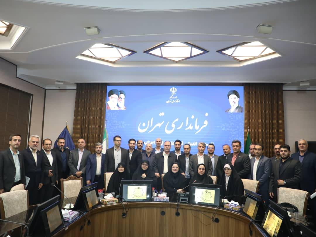 نشست رئیس و اعضای شورای مرکزی خانه احزاب استان تهران با معاون استاندار و فرماندار تهران